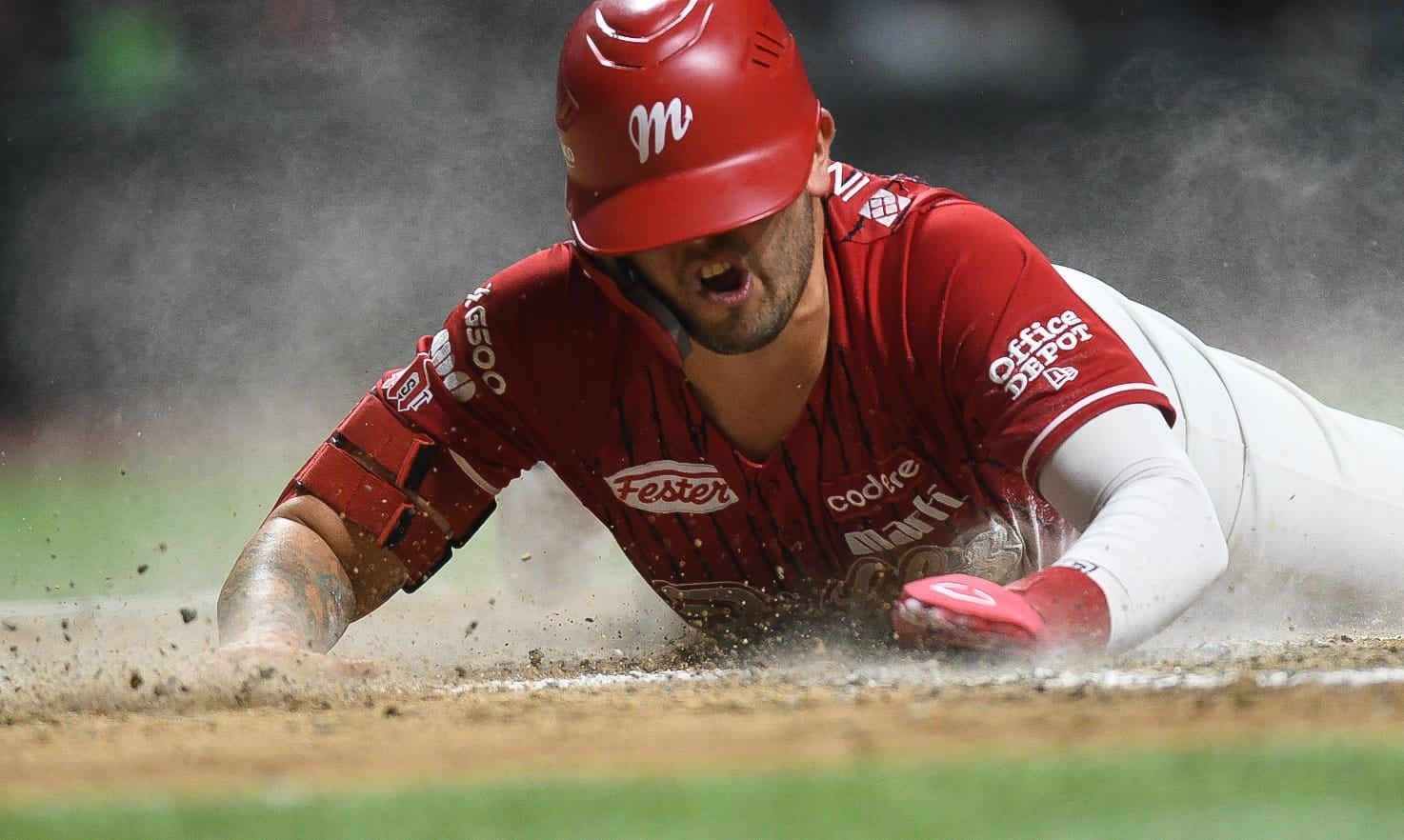 Rieleros se lleva el primero de la serie en el Estadio Alfredo Harp Helú*