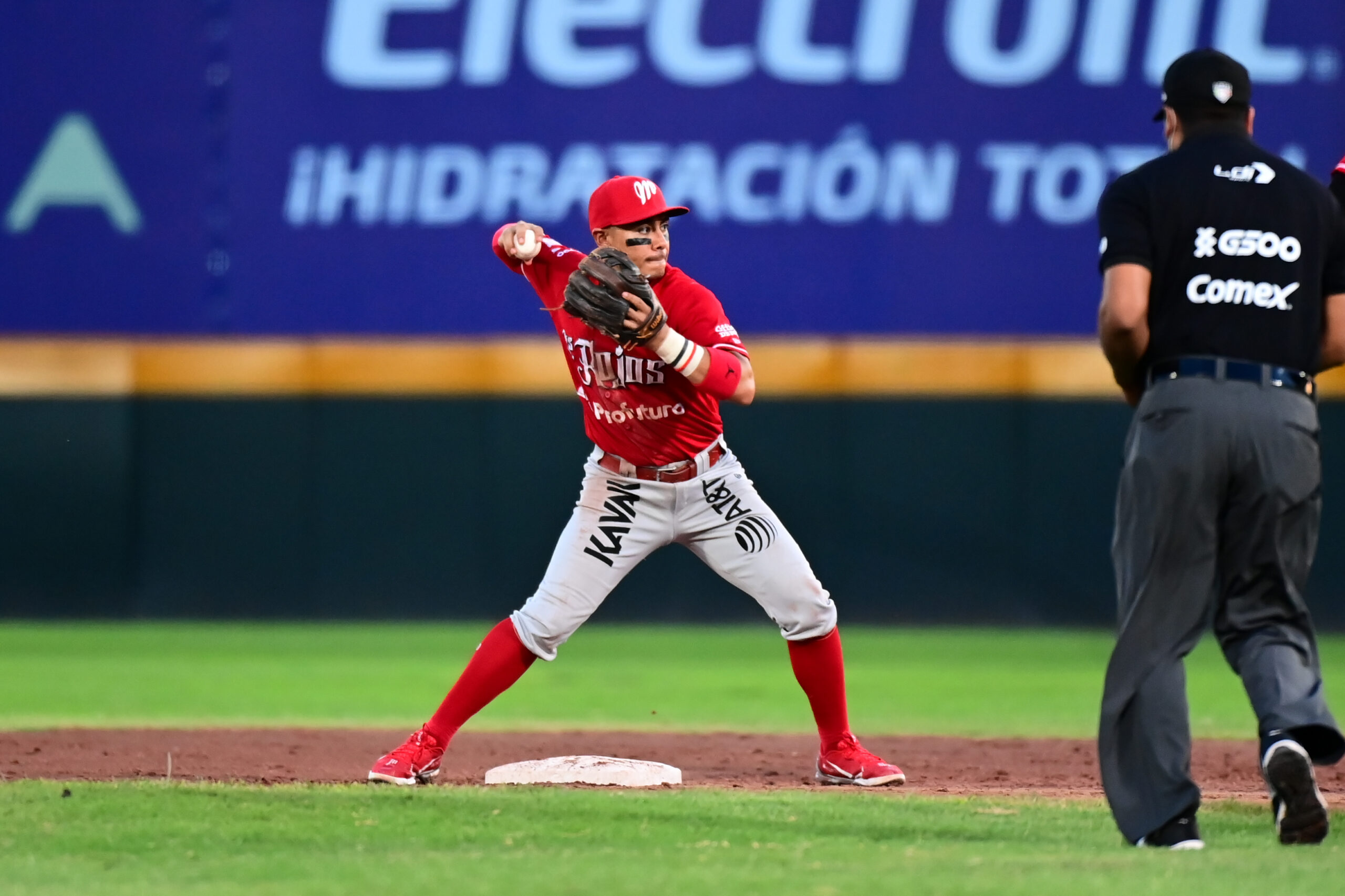 DIABLOS GANA EMOCIONANTE JUEGO 1 EN MONCLOVA