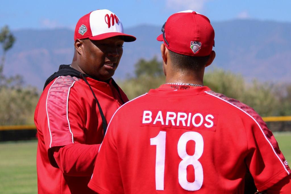 JON SINGLETON Y EDISON BARRIOS REFUERZOS ESCARLATAS