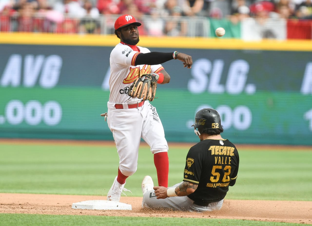 TREMENDO DUELO EL 1RO DE LA FINAL DEL SUR, LEONES VS DIABLOS ROJOS