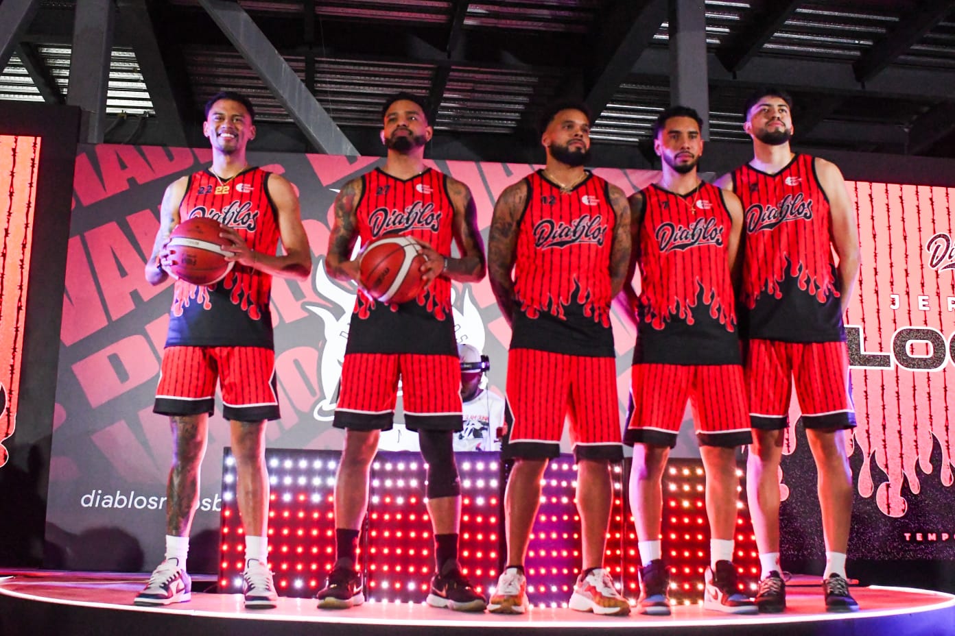 DIABLOS ROJOS PRESENTA ROSTER Y UNIFORMES