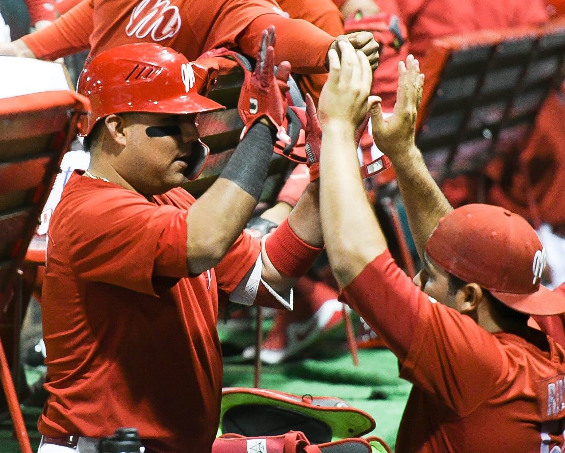 LOS PERICOS Y DIABLOS DISPUTARON GRAN JUEGO PELOTA EN EL FRAY NANO