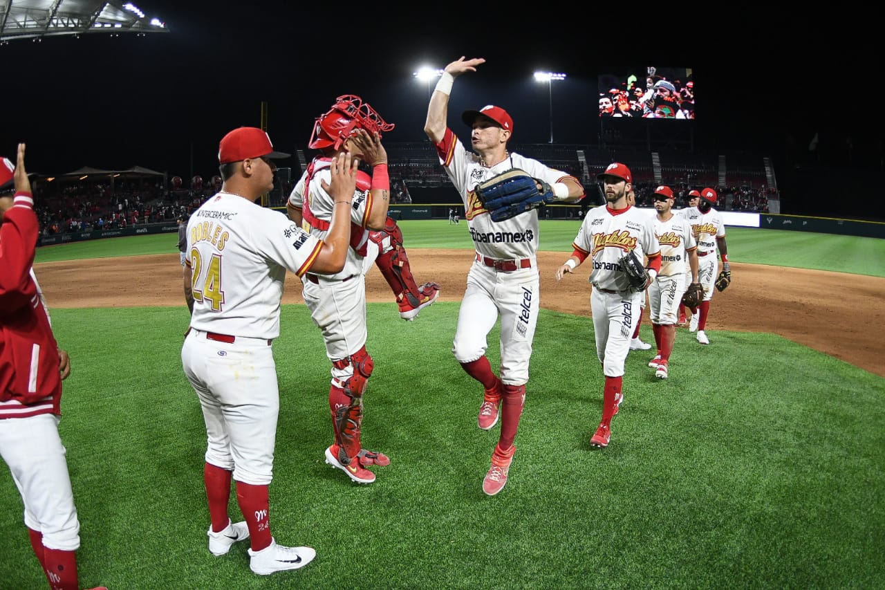 CON RALLY DE OCHO CARRERAS EL MÉXICO SE PONE 2-0 EN LA GUERRA DE GUERRAS