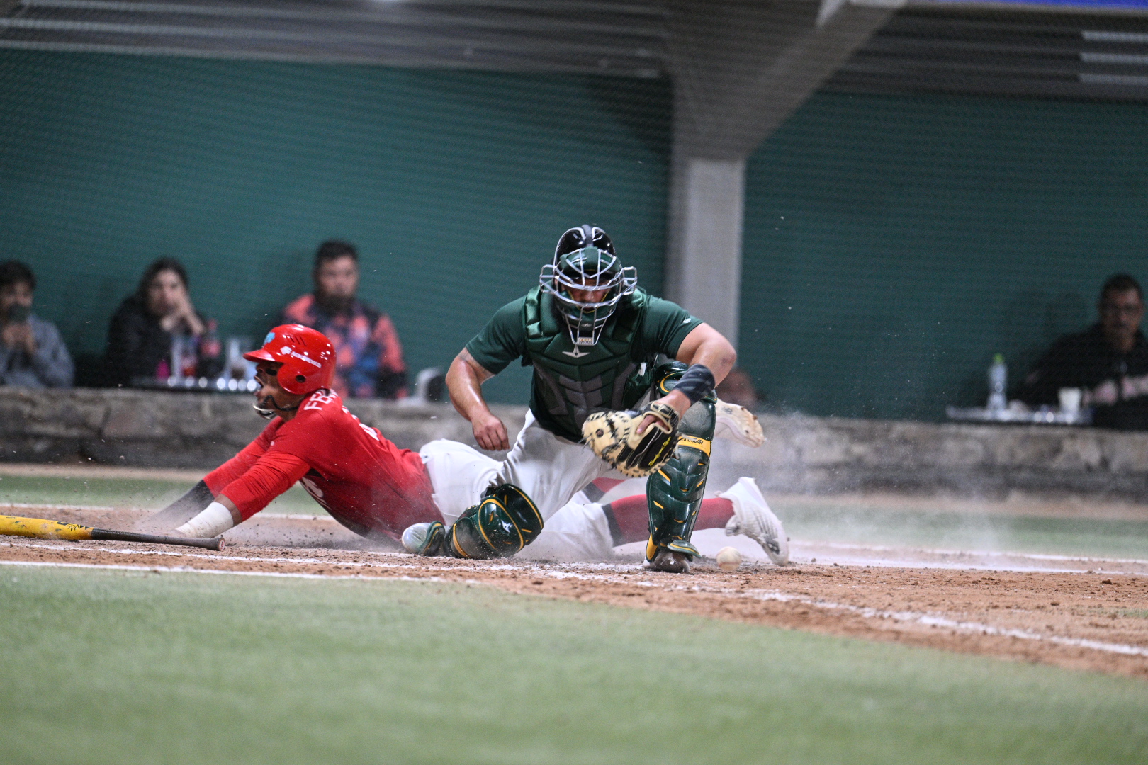 Pericos se lleva el tercer juego de la Baja Series