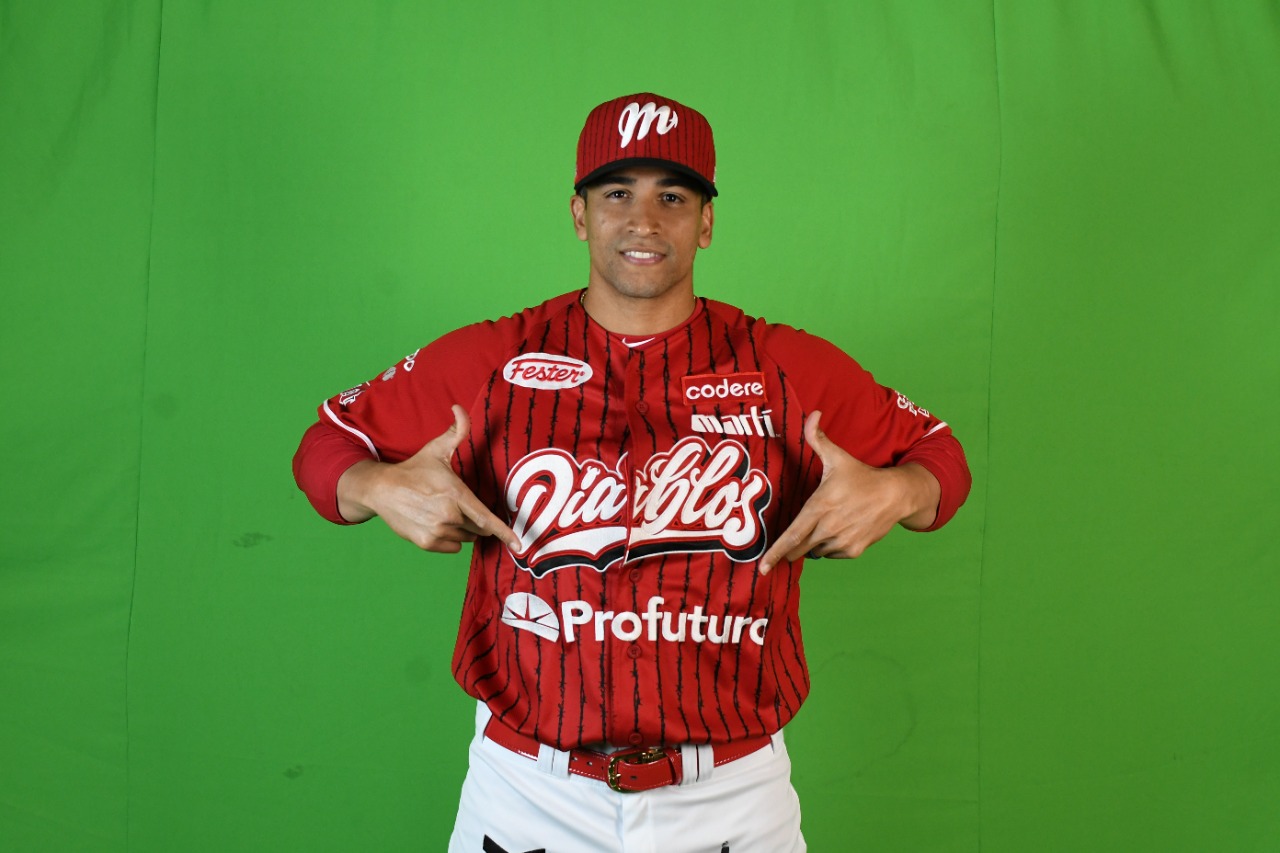 PITCHER WILLIAM CUEVAS LLEGA A LOS DIABLOS ROJOS