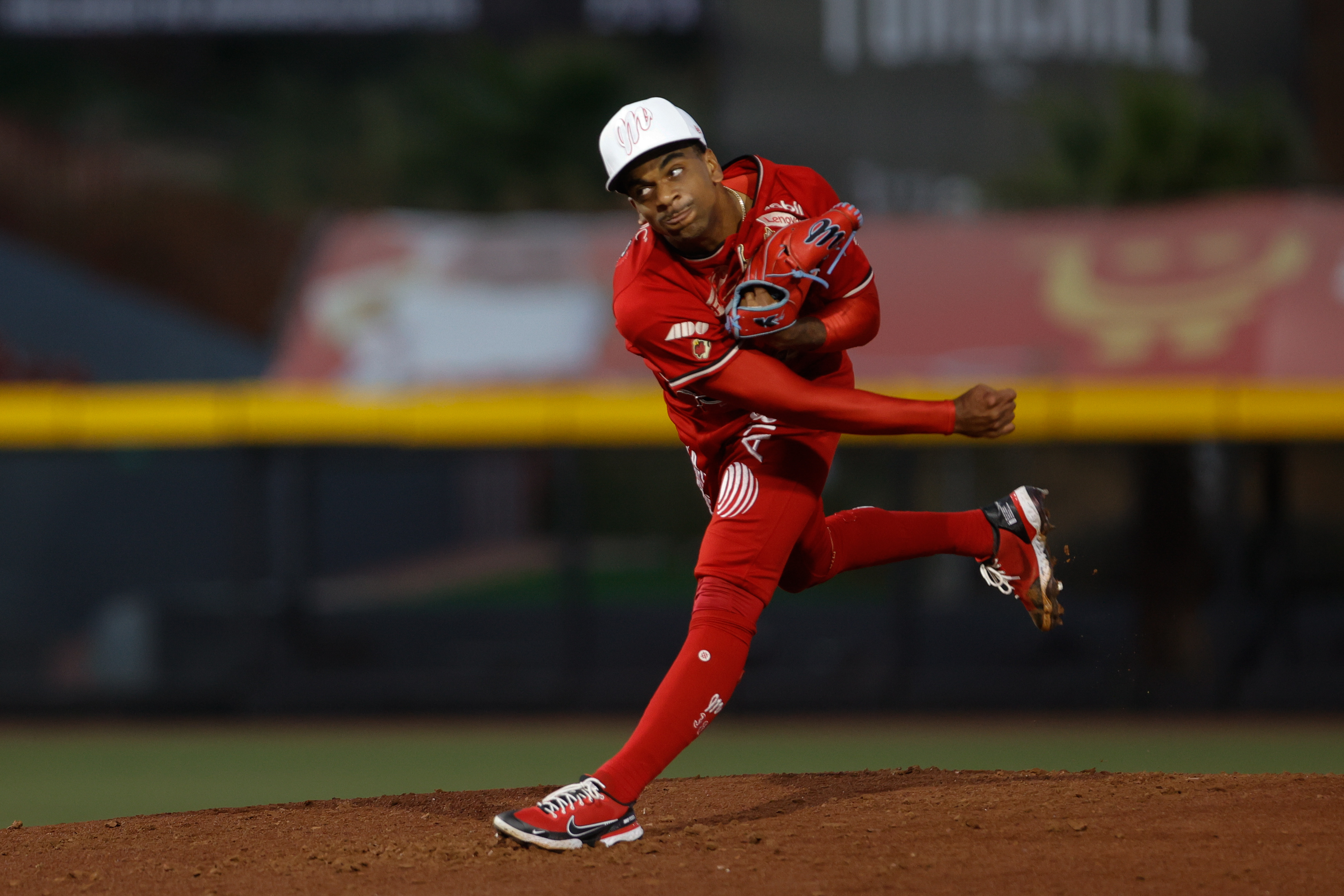 TOROS SE LLEVA EL PRIMER JUEGO DE LA SERIE