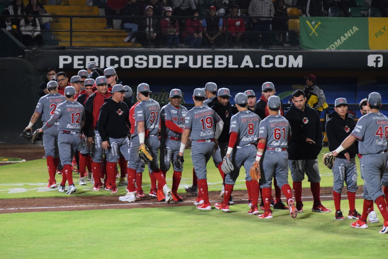 DIABLOS ROJOS APALEA 25-2 A LOS PERICOS AL ABRIR LA SERIE EN PUEBLA