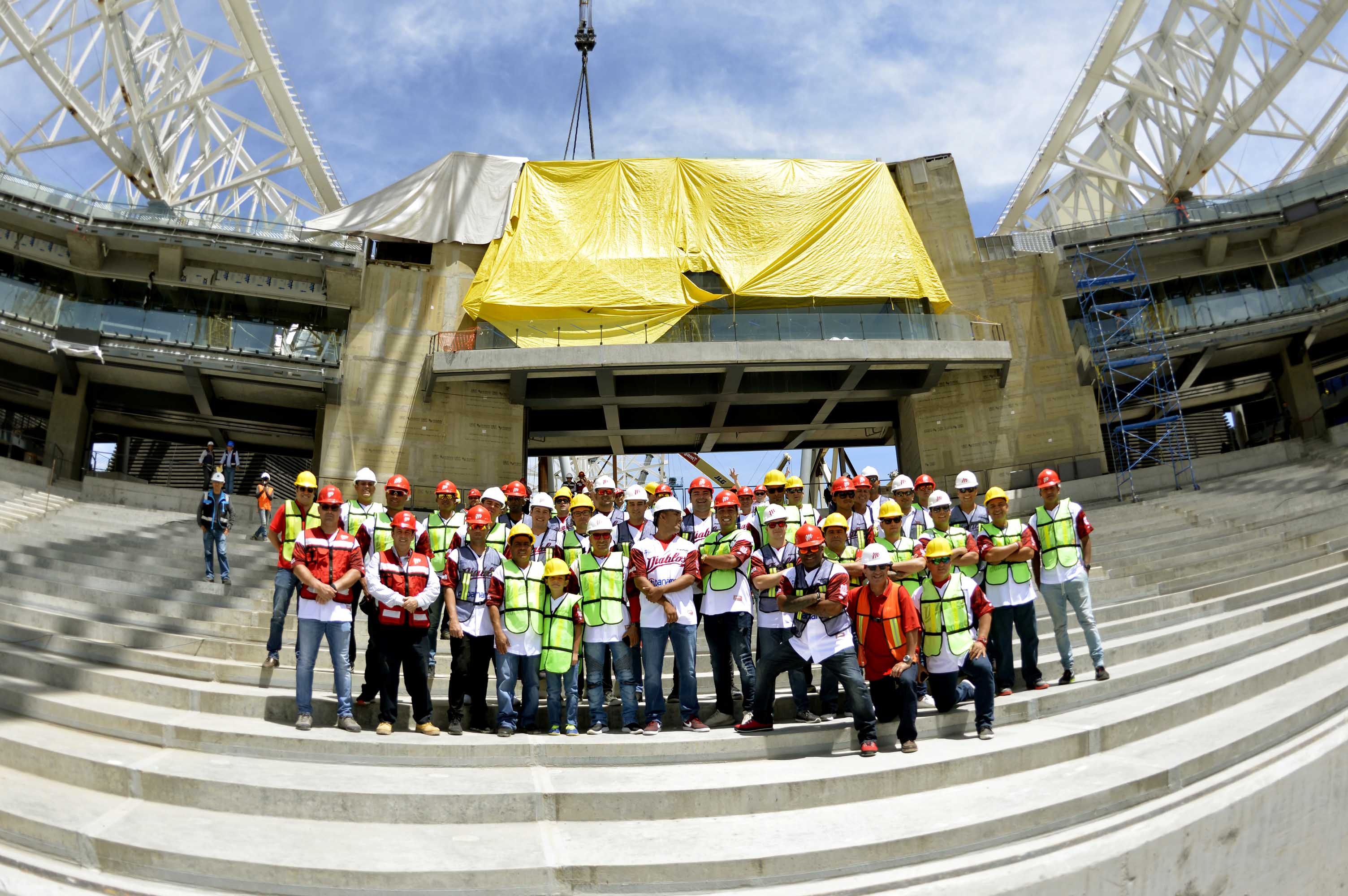 JUGADORES DEL MÉXICO HACEN RECORRIDO POR EL ESTADIO ALFREDO HARP HELÚ