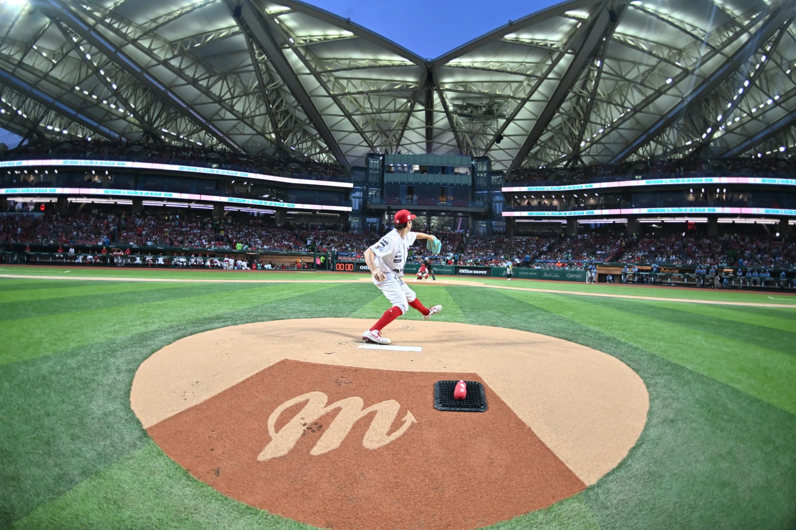 TREVOR BAUER ABRIRÁ EN EL ESTADIO HARP