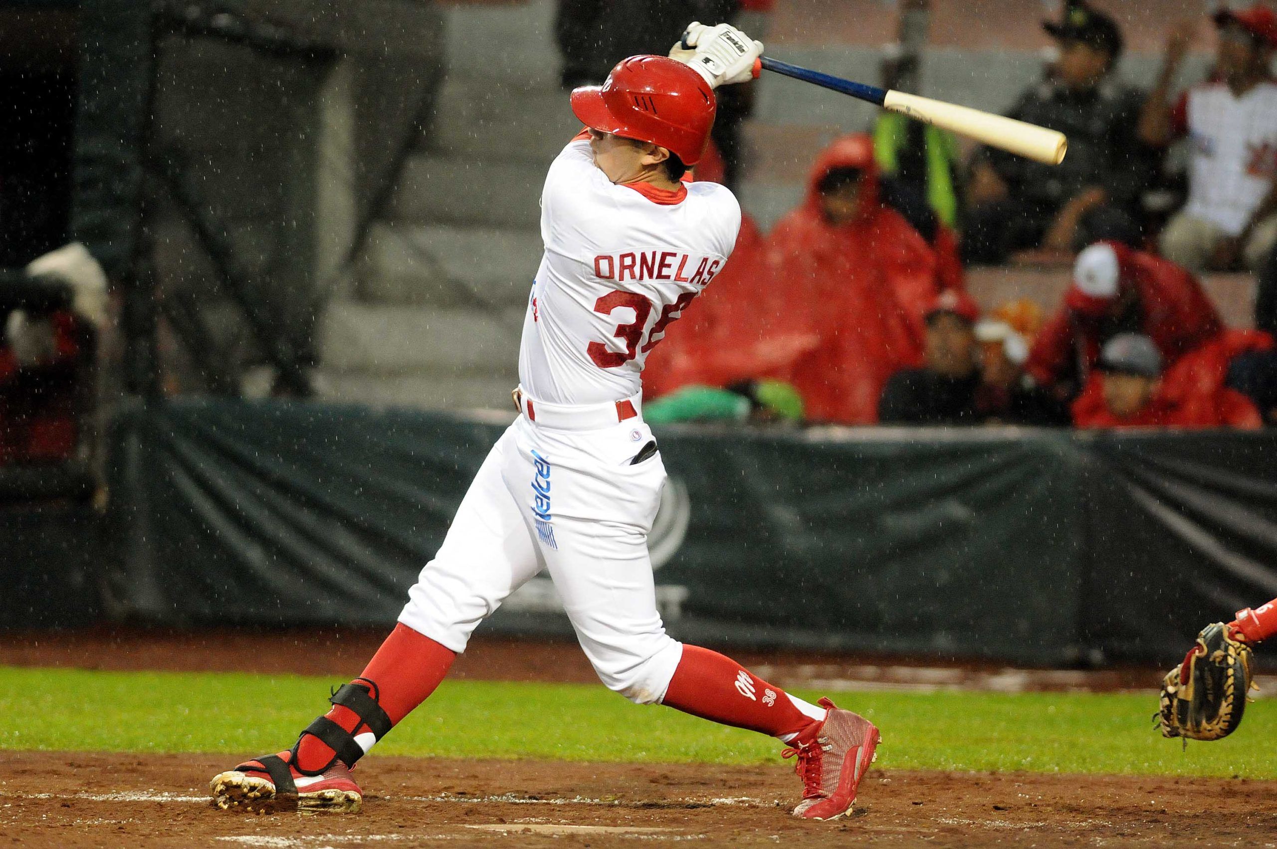 EL OUTFIELDER JULIÁN ORNELAS REGRESA A CASA