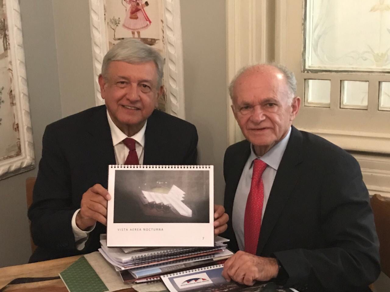 SE REUNEN EL PRESIDENTE ELECTO DE MÉXICO, LIC. ANDRÉS MANUEL LÓPEZ OBRADOR  Y EL CP. ALFREDO HARP HELÚ