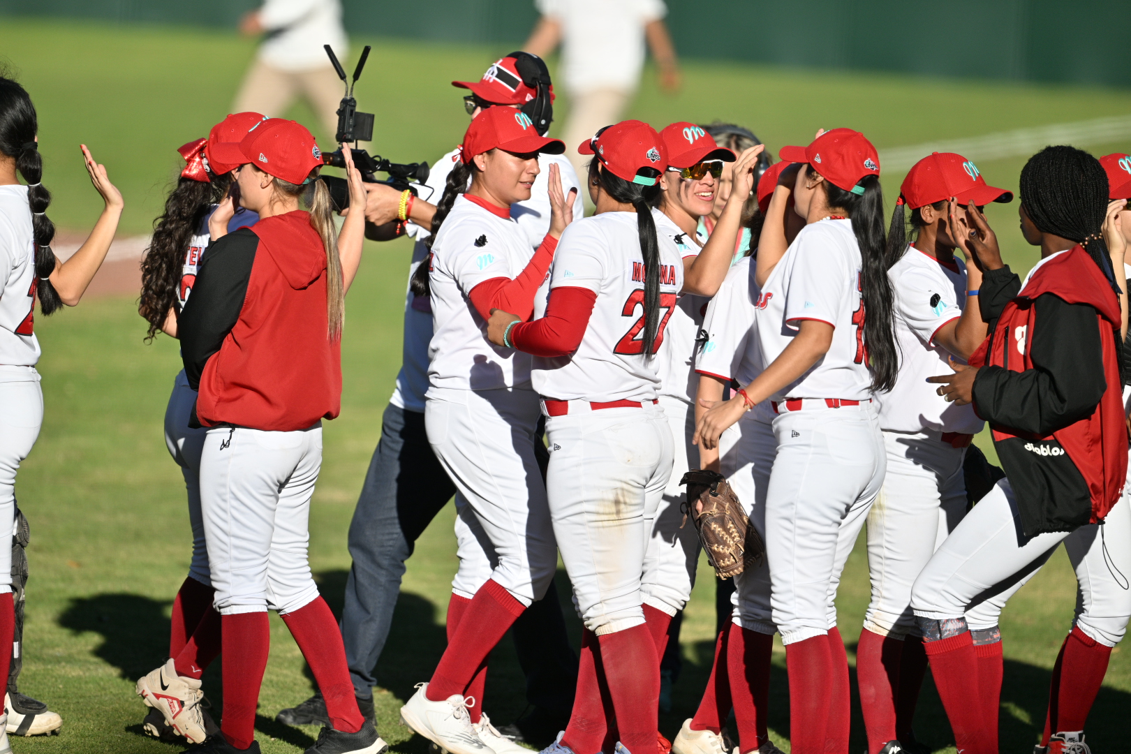 DIABLOS ROJOS FEMENIL BARRE A BRAVAS AL VENCERLAS 18-2