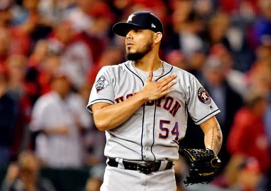ROBERTO OSUNA ES EL TERCER ESCARLATA EN LANZAR EN SERIE MUNDIAL