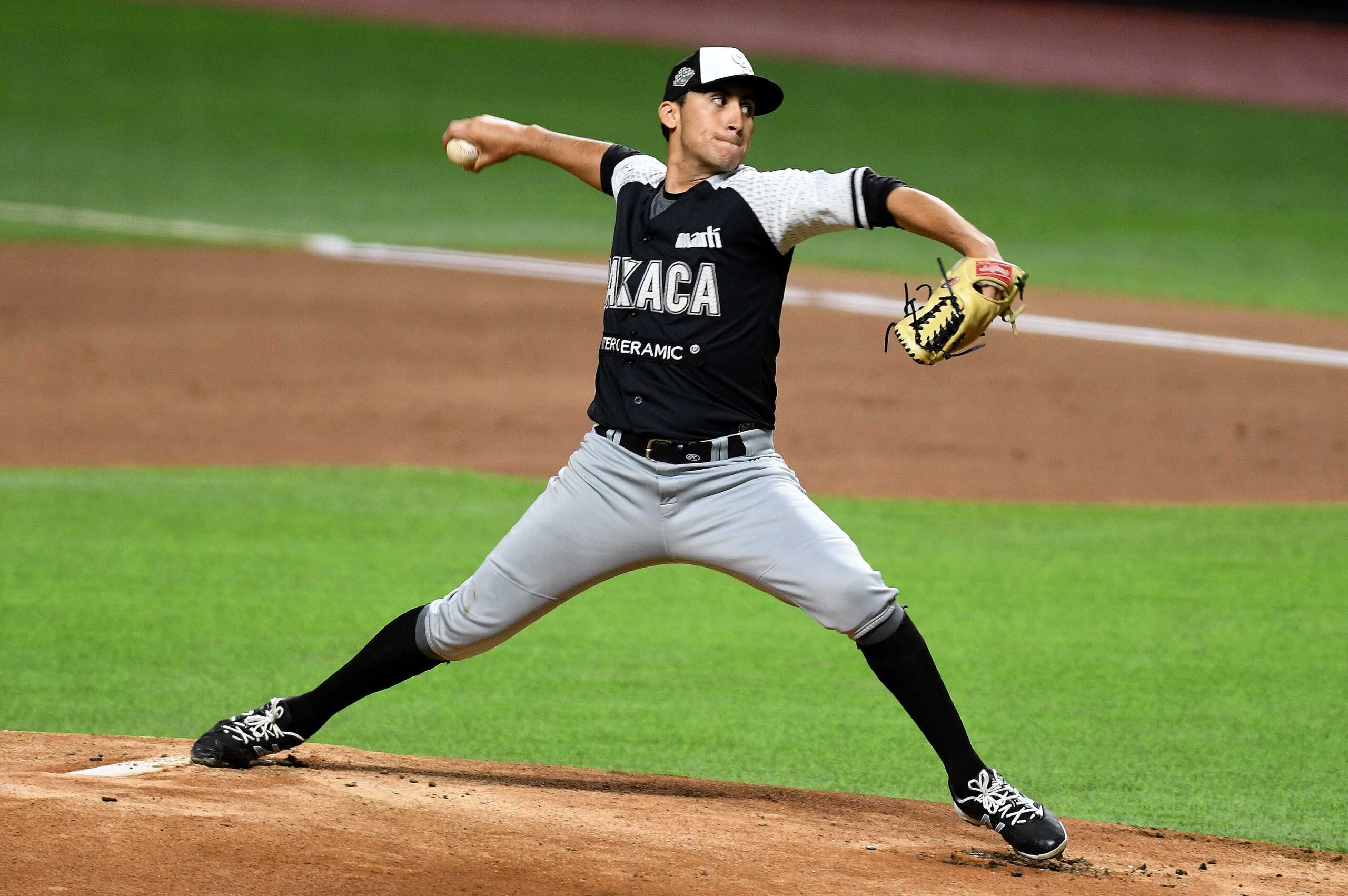 GRAN ACTUACIÓN MONTICULAR DE VÍCTOR BUELNA Y GRAN NOCHE OFENSIVA DE MIGUEL OJEDA LE DAN LA VICTORIA AL EQUIPO ALFREDO ORTIZ