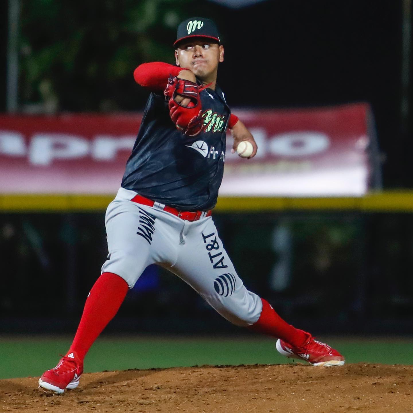 DIABLOS APALEA A TOROS  EN SU CASA Y ASEGURA LA PRIMERA SERIE DE LA TEMPORADA