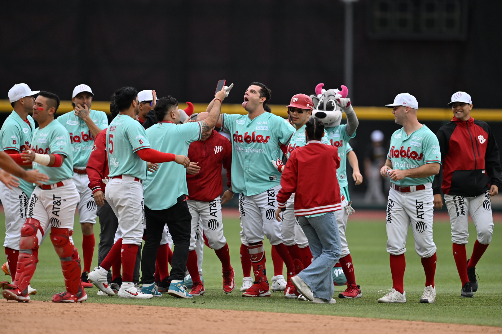 DIABLOS DEJA EN EL TERRENO A RIELEROS Y LOGRA CUARTO TRIUNFO AL HILO