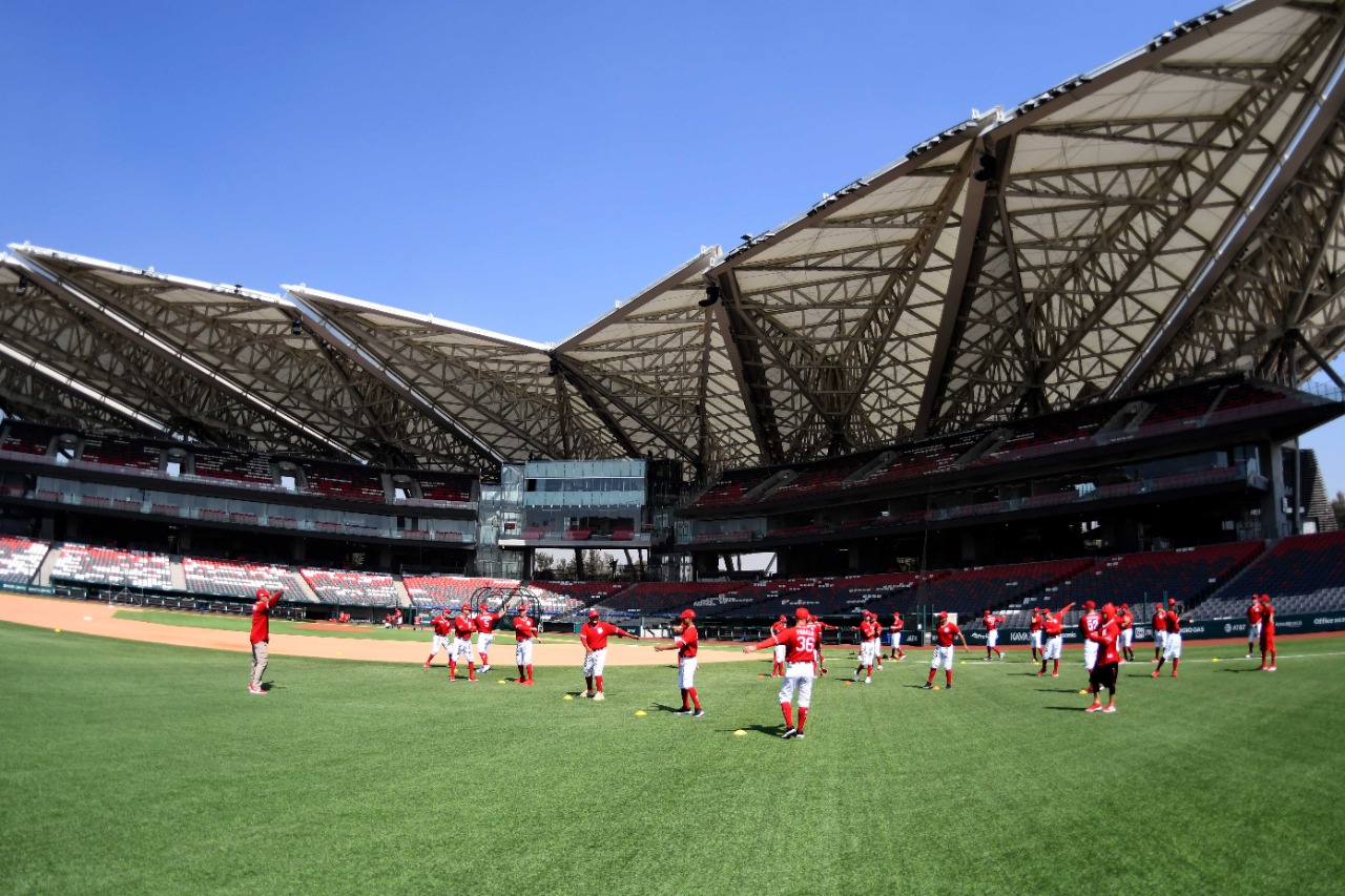 DIABLOS ROJOS TIENE SU PRIMER ENTRENAMIENTO EN EL ESTADIO ALFREDO HARP HELÚ