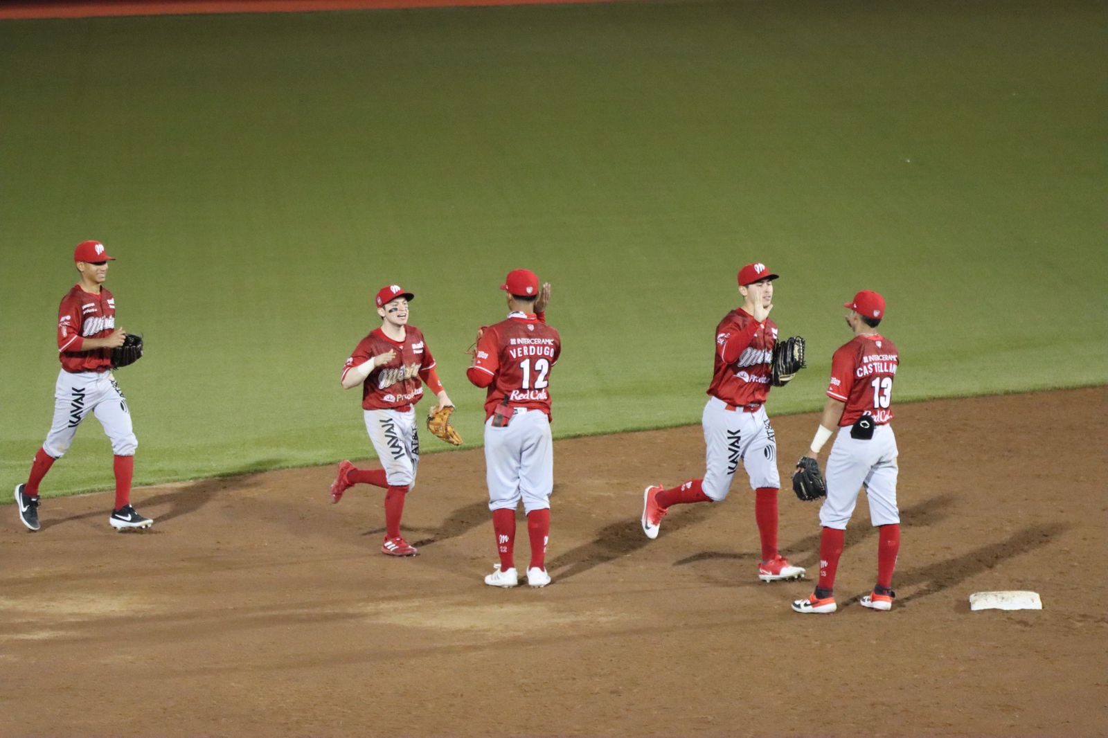 DIABLOS ROJOS VENCE A OAXACA Y TOMA VENTAJA EN LA SERIE