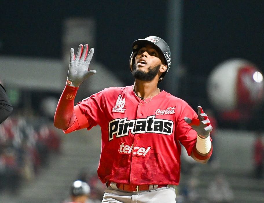 DIABLOS REFUERZA SU ORDEN AL BAT CON LA LLEGADA DE LEWIN DIAZ