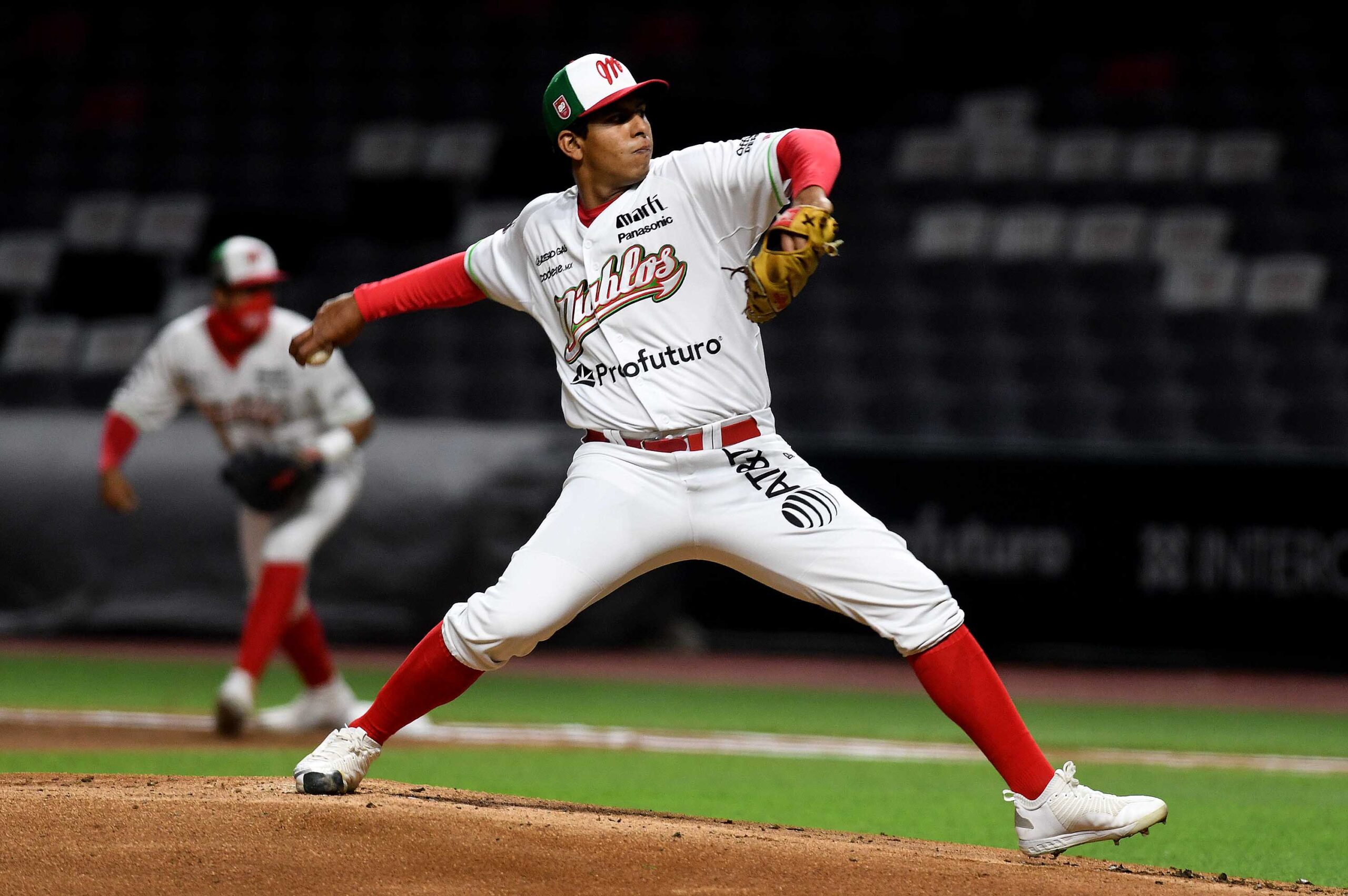 JOSÉ LUIS SANDOVAL GANÓ POR NOCAUT 15-0