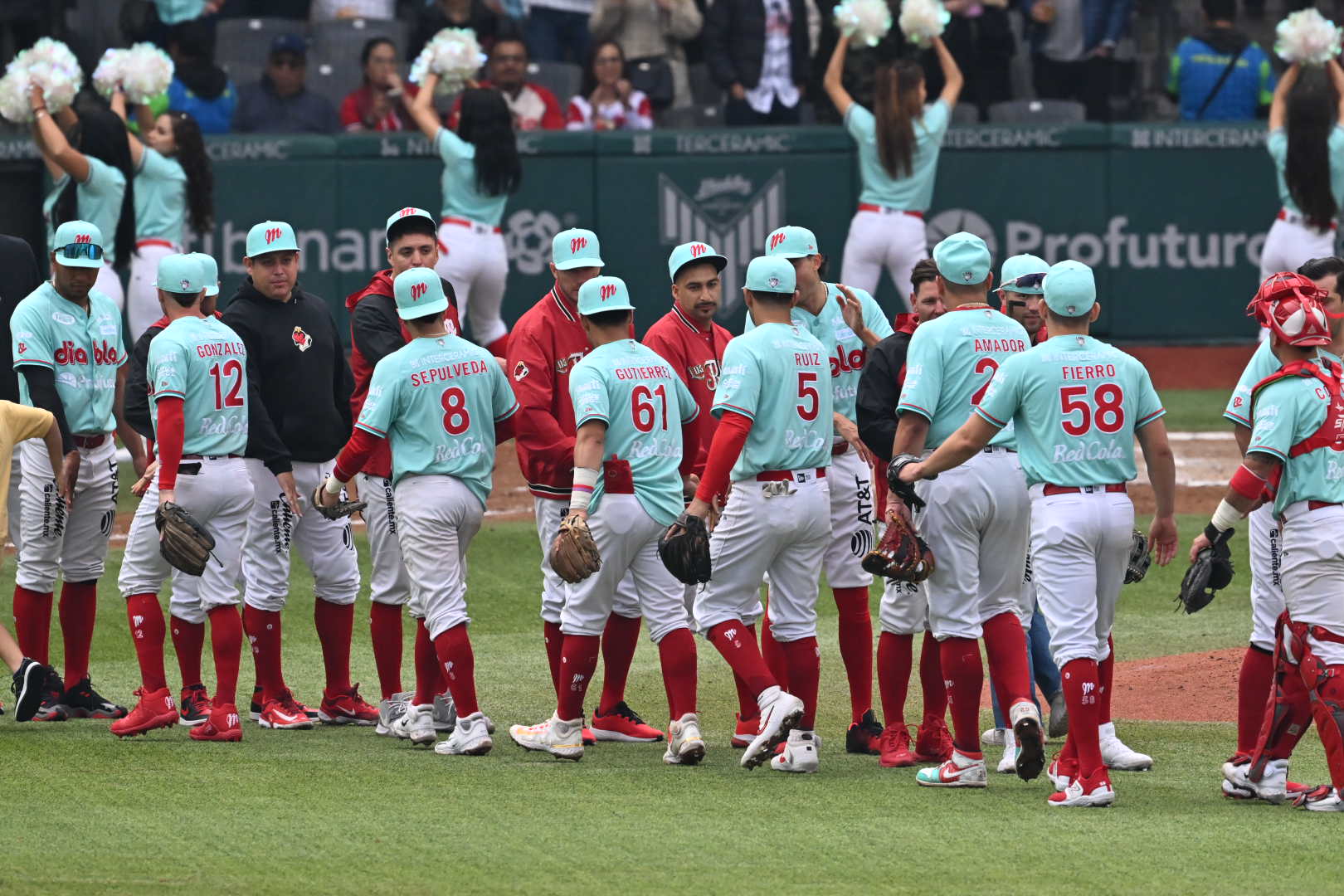 DIABLOS LLEGA A 10 TRIUNFOS AL HILO EN CASA AL GANARLE JUEGO 2 A LEÓN