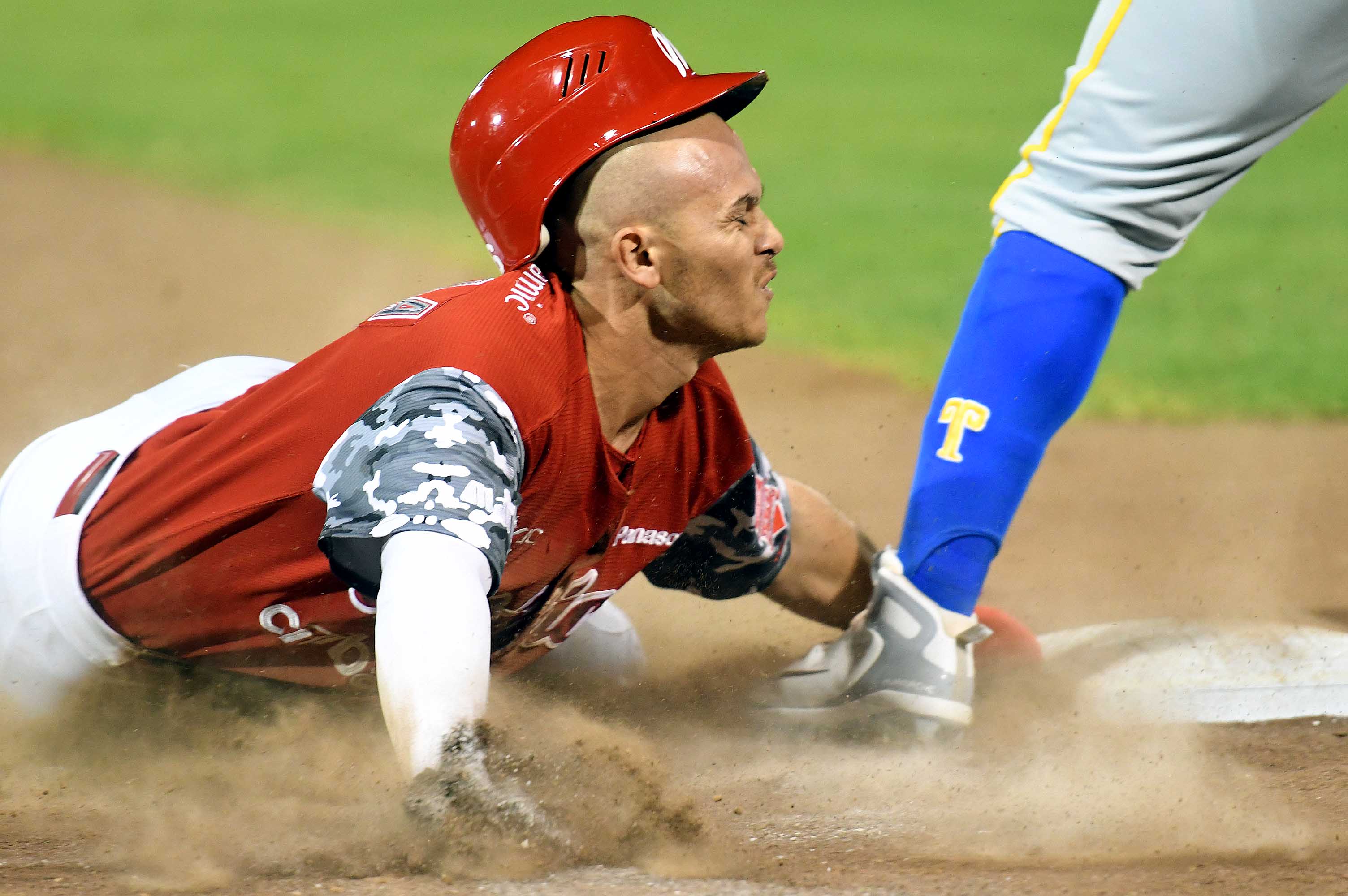 Galería imágenes, segundo de la serie Olmecas en Diablos