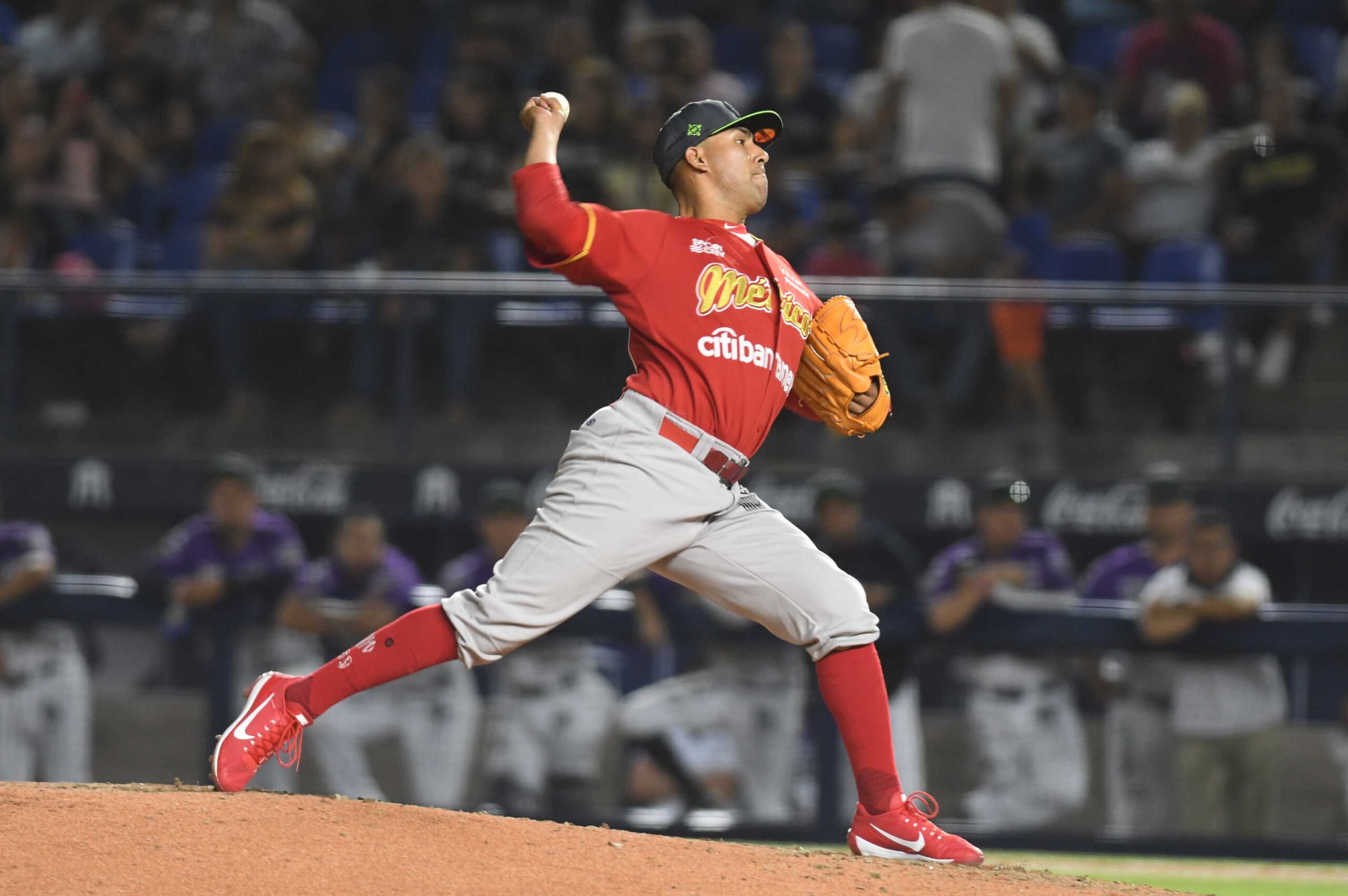 13 JUGADORES DEL MÉXICO CON LOS YAQUIS