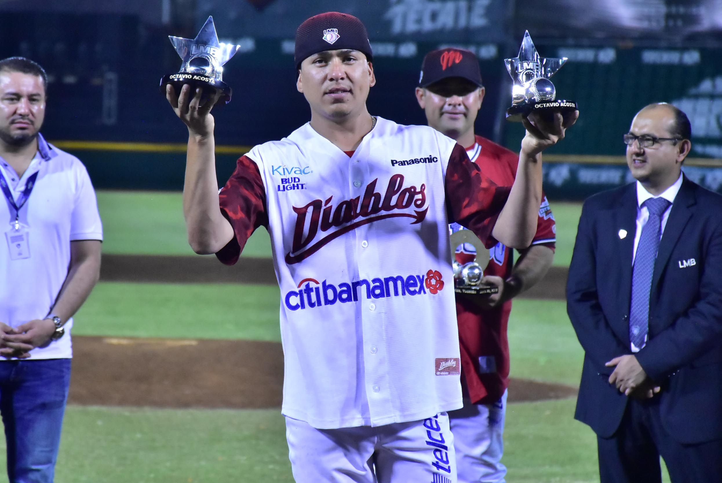 OCTAVIO ACOSTA, UNA ESTRELLA ROJA