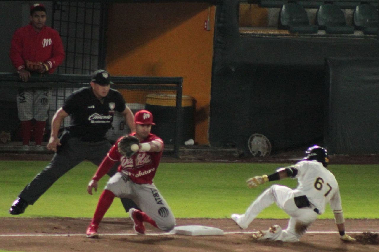 PERICOS GANA DUELO DE PITCHEO EN 10 ENTRADAS