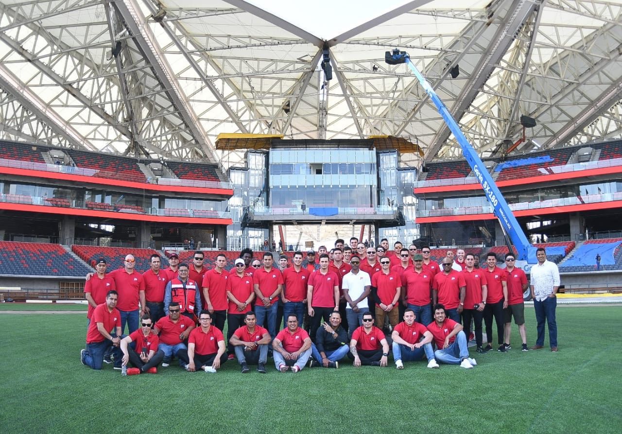 LOS DIABLOS VISITARON EL ESTADIO ALFREDO HARP HELÚ