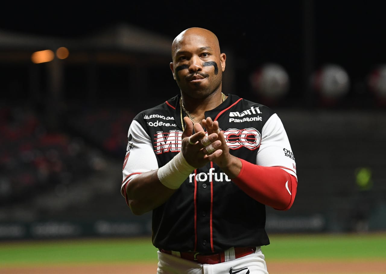 ÁLVAREZ DEBUTÓ CON VICTORIA EN LA LMB Y JON SINGLETON DETONÓ TRES CUADRANGULARES PARA ADELANTAR AL MÉXICO EN LA SERIE VS TIGRES EN EL AHH.