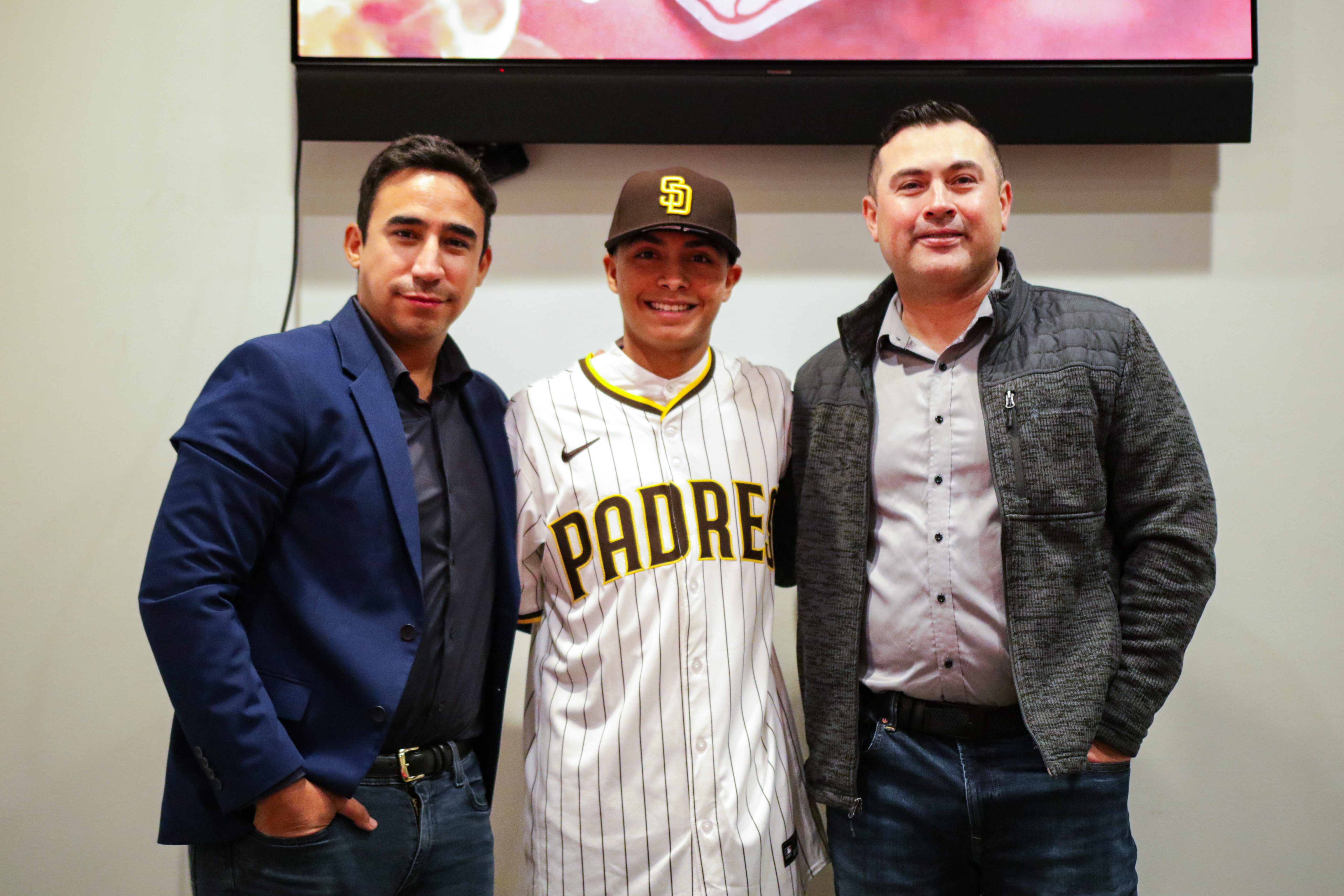 JOSÉ VERDUGO, AARON CASTRO Y EMMANUEL RUIZ SON FIRMADOS POR LOS SAN DIEGO PADRES