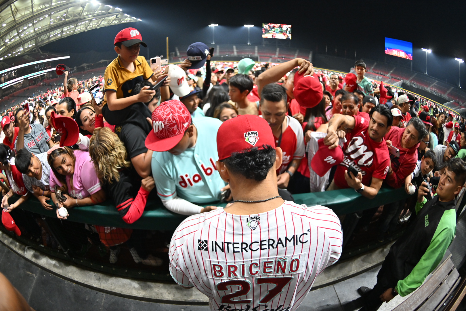 EL MÉXICO DERROTA A VERACRUZ EN CASA Y MANTIENE EL LIDERATO DE LA LMB