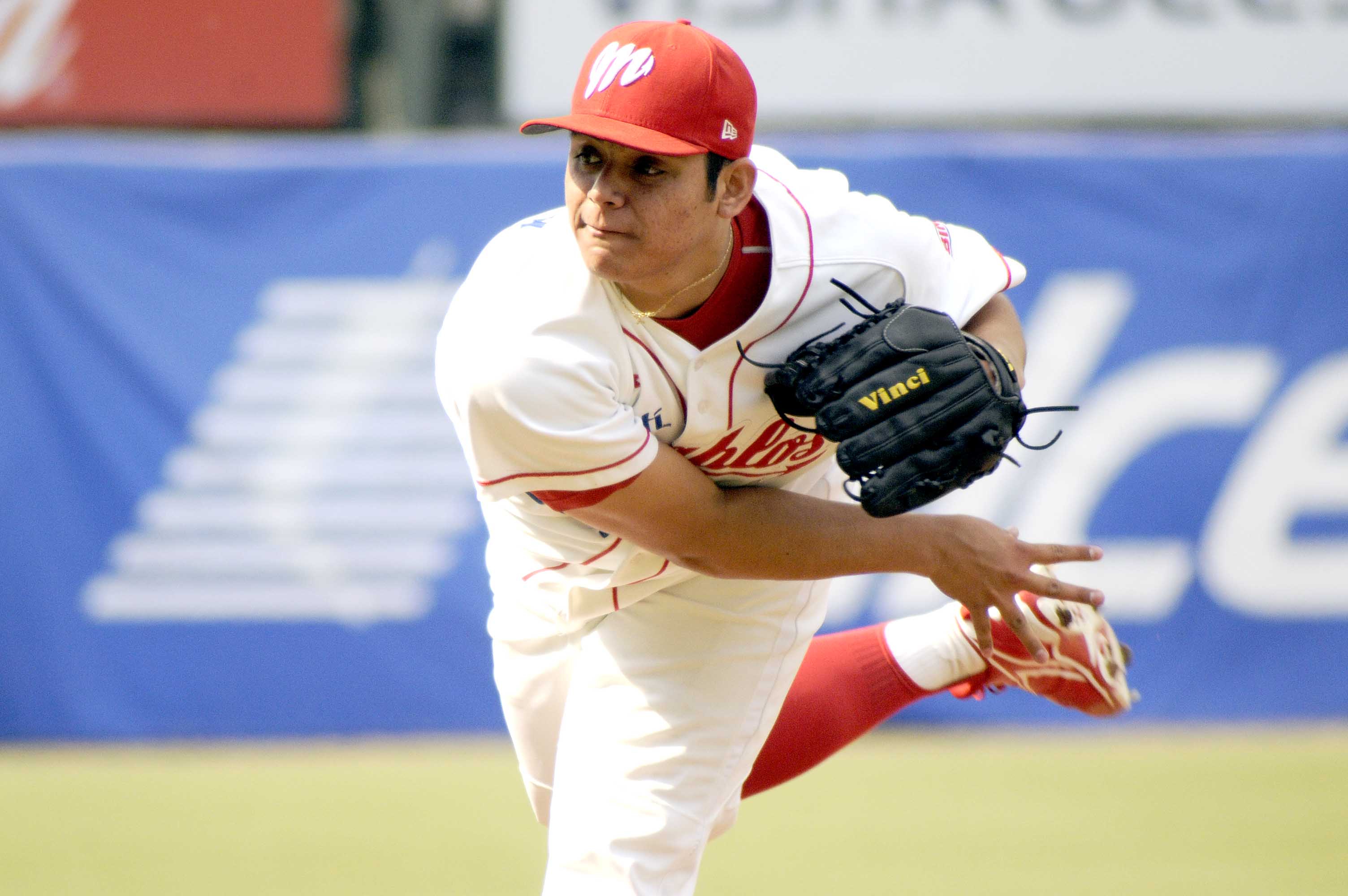 ROBERTO OSUNA, ORGULLO ESCARLATA