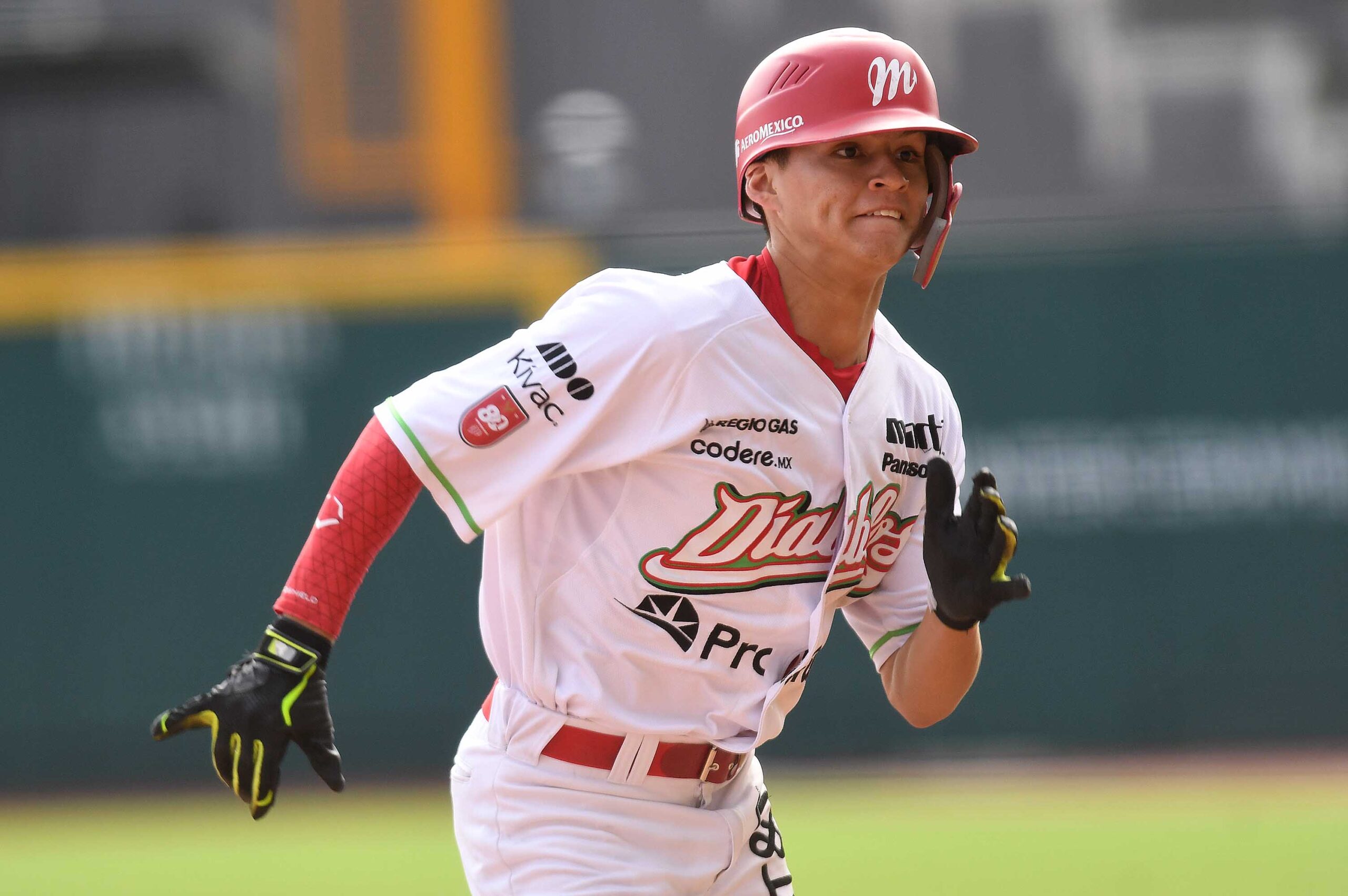 VILLAVIVENCIO Y SANTILLAN FIRMADOS POR EQUIPOS DE MLB
