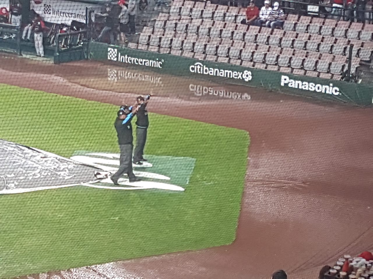 PASADO POR AGUA EL EL 2DO DE LA SERIE LEÓN VS MÉXICO 