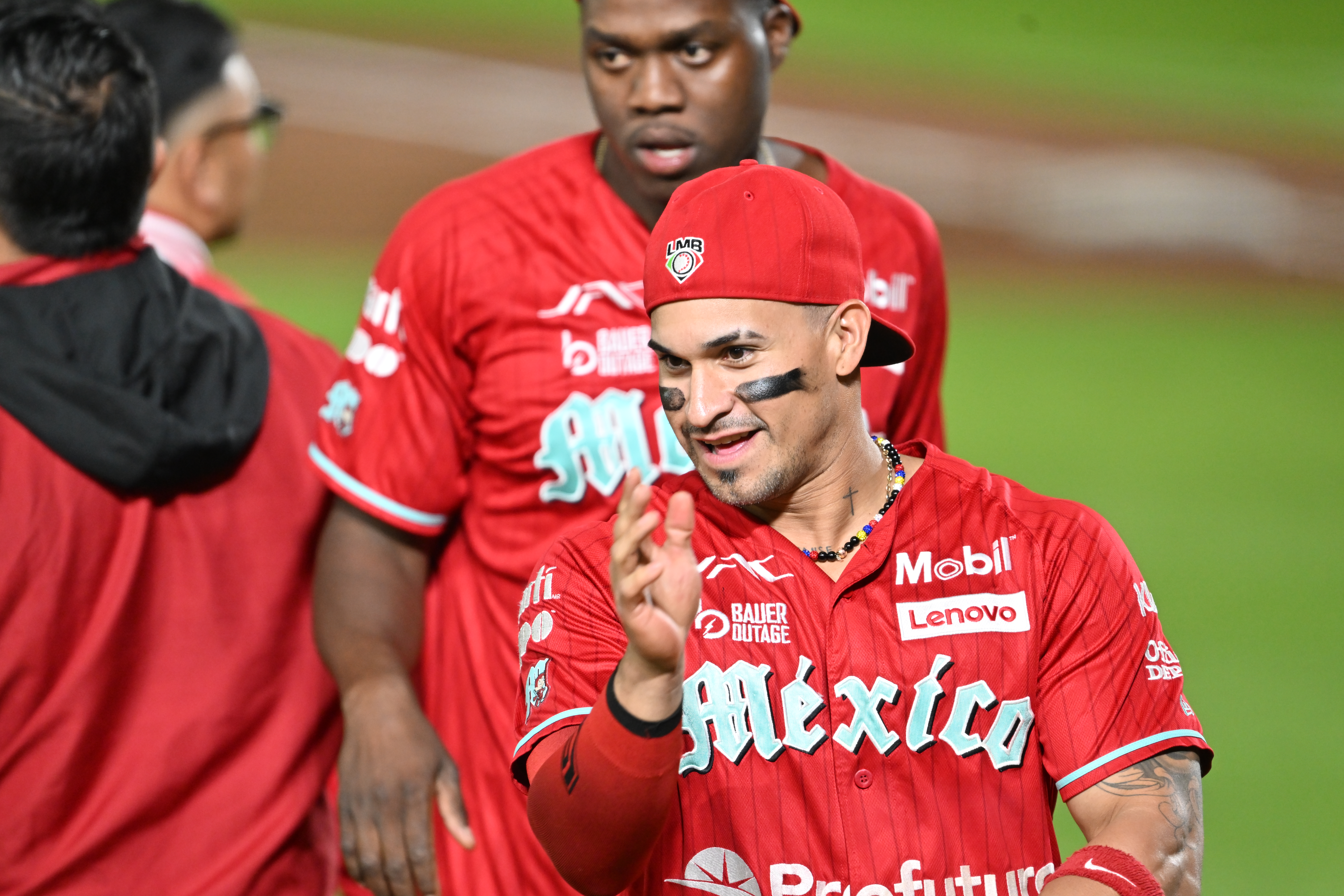 Diablos se pone 3-0 en la serie con noche de siete extrabases