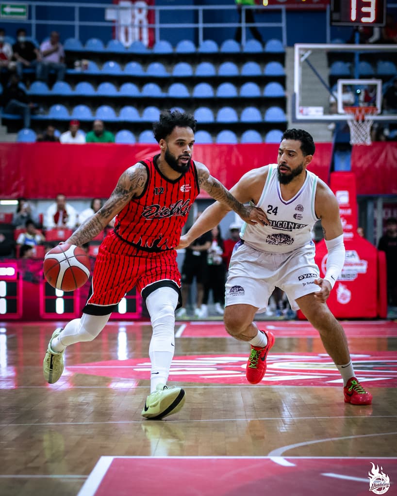 HALCONES SE LLEVA EL PRIMER JUEGO CON GRAN ACTUACIÓN