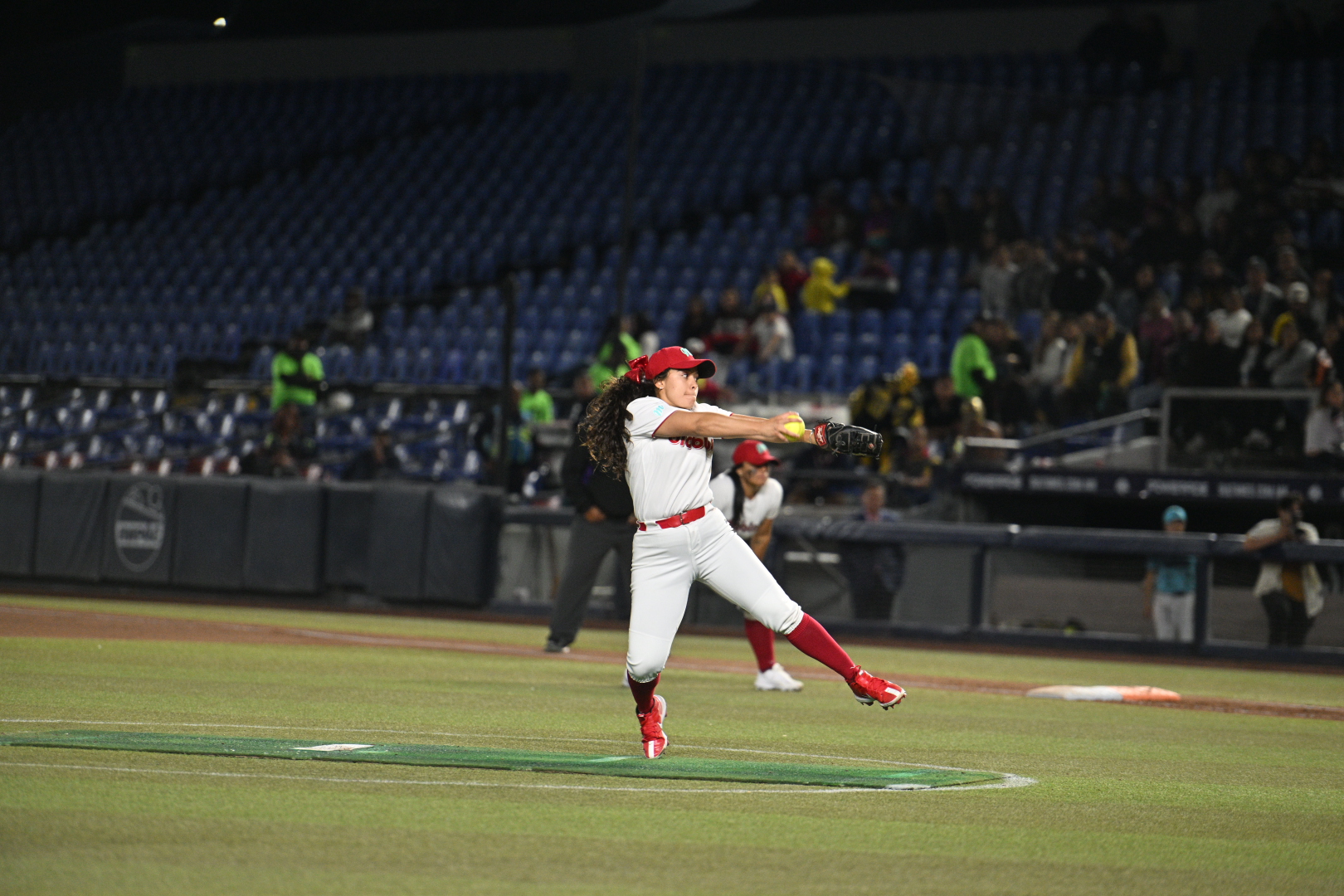 Sultanes gana el primer juego de la serie