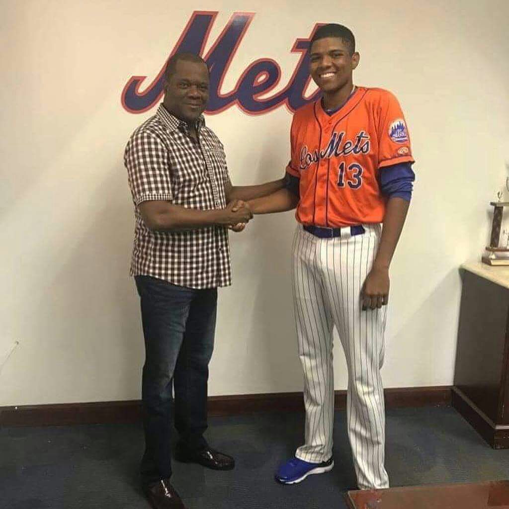 LOS METS DE NUEVA YORK FIRMAN UN DIABLO ROJO