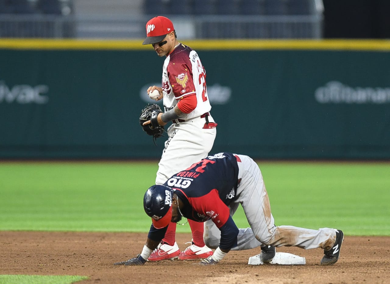 LOS BRAVOS DE LEÓN SE PRESENTARON EN EL PARAÍSO DE LOS DIABLOS