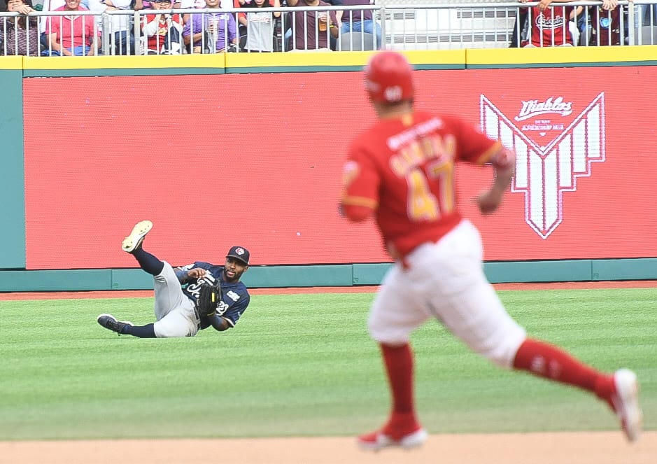 BUEN DUELO DE PITCHEO ENTRE SOLANO Y JOHNSON, PERO….