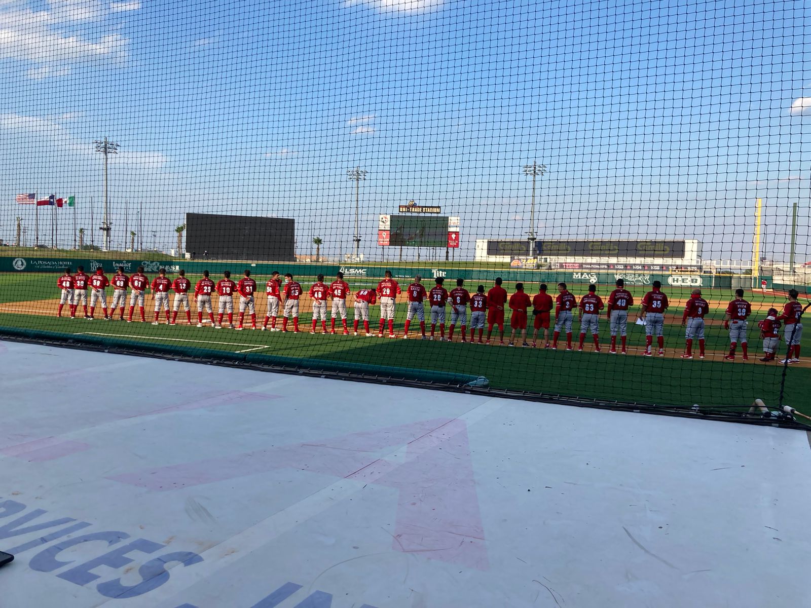 DE LA MANO DE CUMPTON GANARON LOS DIABLOS.