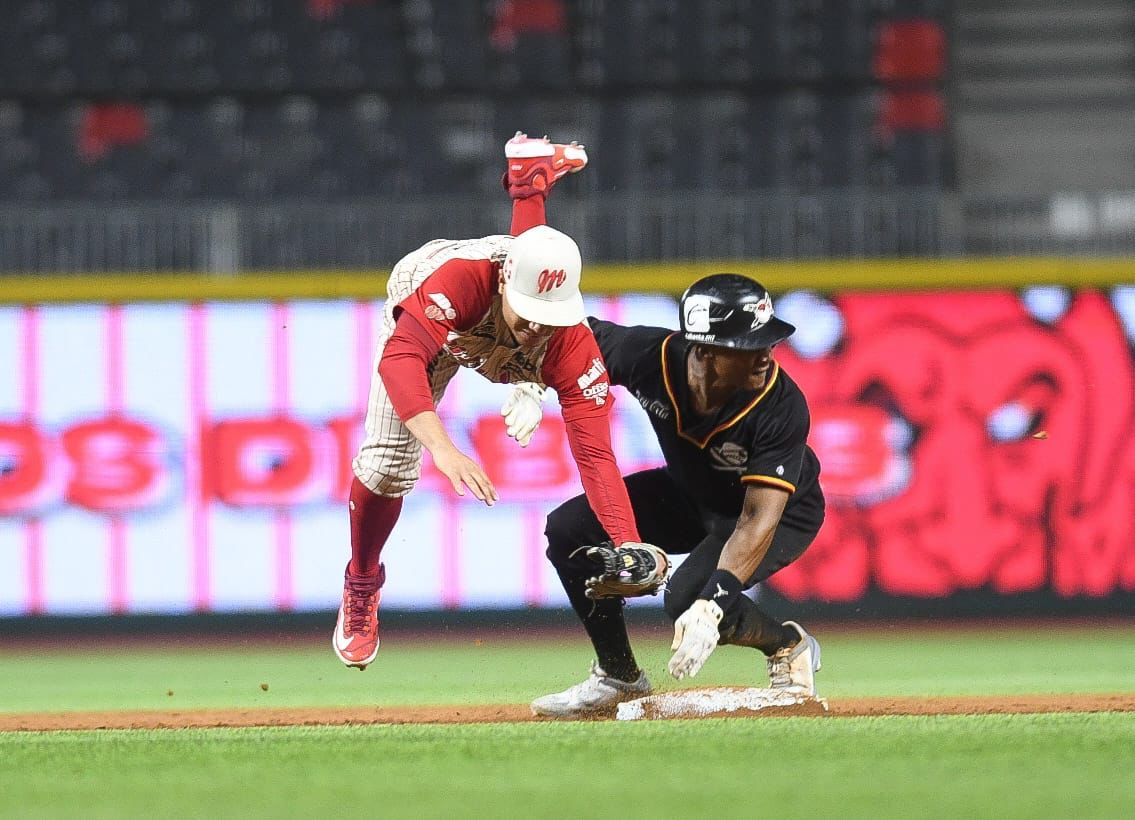 PIRATAS SE LLEVA EL PRIMERO DE LA SERIE