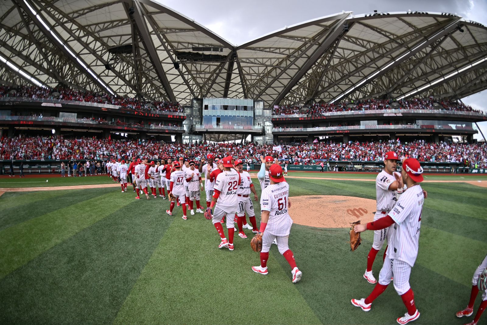 GRAN SALIDA DE ERICK LEAL, HR DE ROBINSON CANÓ Y DIABLOS GANA EL PRIMER JUEGO DE LA SERIE A PERICOS