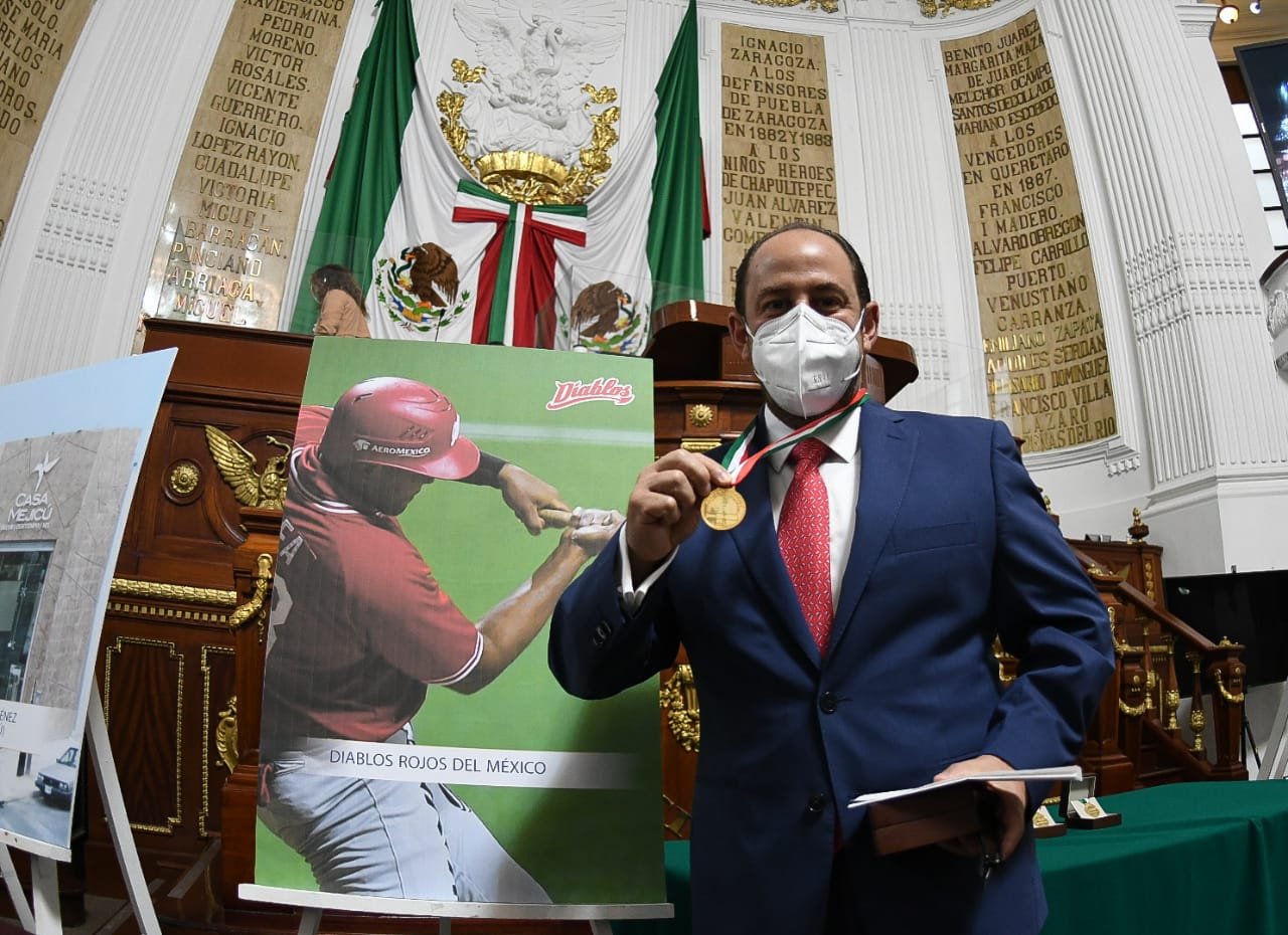DIABLOS ROJOS DEL MÉXICO RECIBE LA MEDALLA AL MÉRITO TURíSTICO