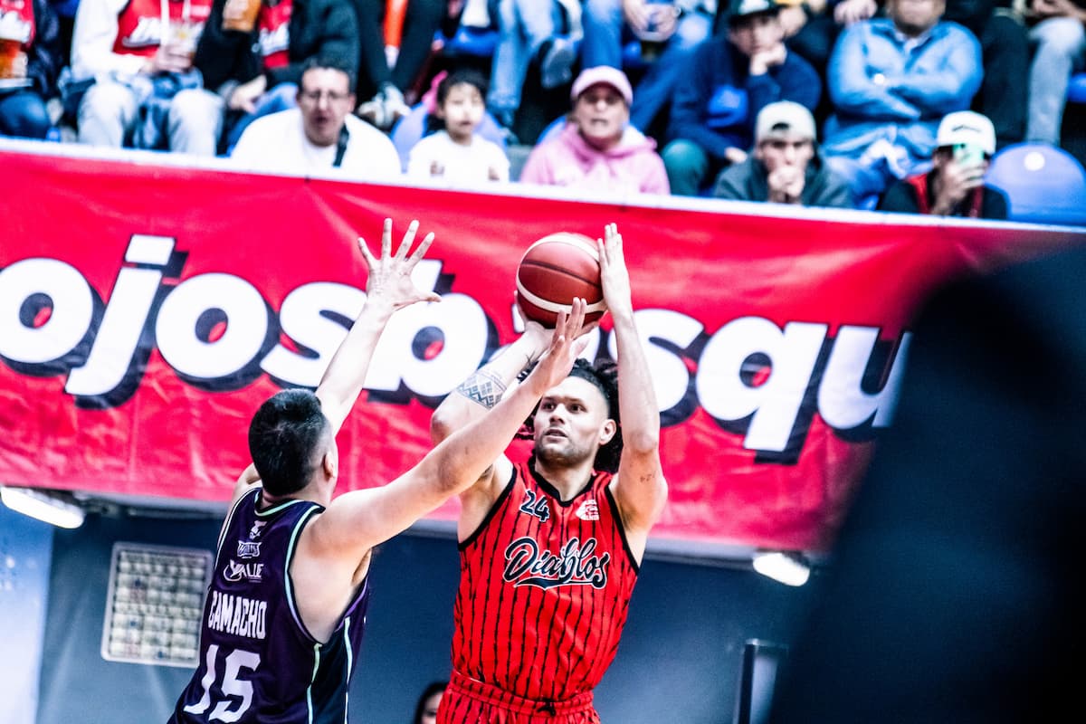 DIABLOS VIENE DE ATRÁS Y CON GRAN TRABAJO COLECTIVO GANA EL PRIMER JUEGO DE LA FINAL