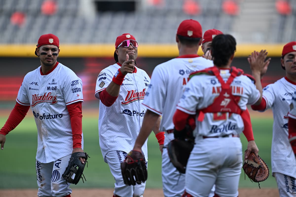 DIABLOS CIERRA FIN DE SEMANA PERFECTO AL BARRER A LOS PIRATAS, SUMANDO SU CUARTA VICTORIA AL HILO