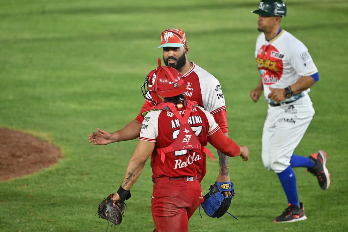 DIABLOS BARRE A LEÓN Y JAPHET AMADOR LLEGÓ A 250 HRS EN LMB