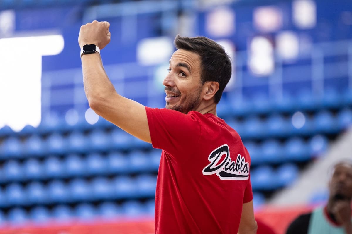 DIABLOS ROJOS PREPARA SU DEBUT EN LA TEMPORADA CON PRIMERA PRÁCTICA EN EL GIMNASIO JUAN DE LA BARRERA